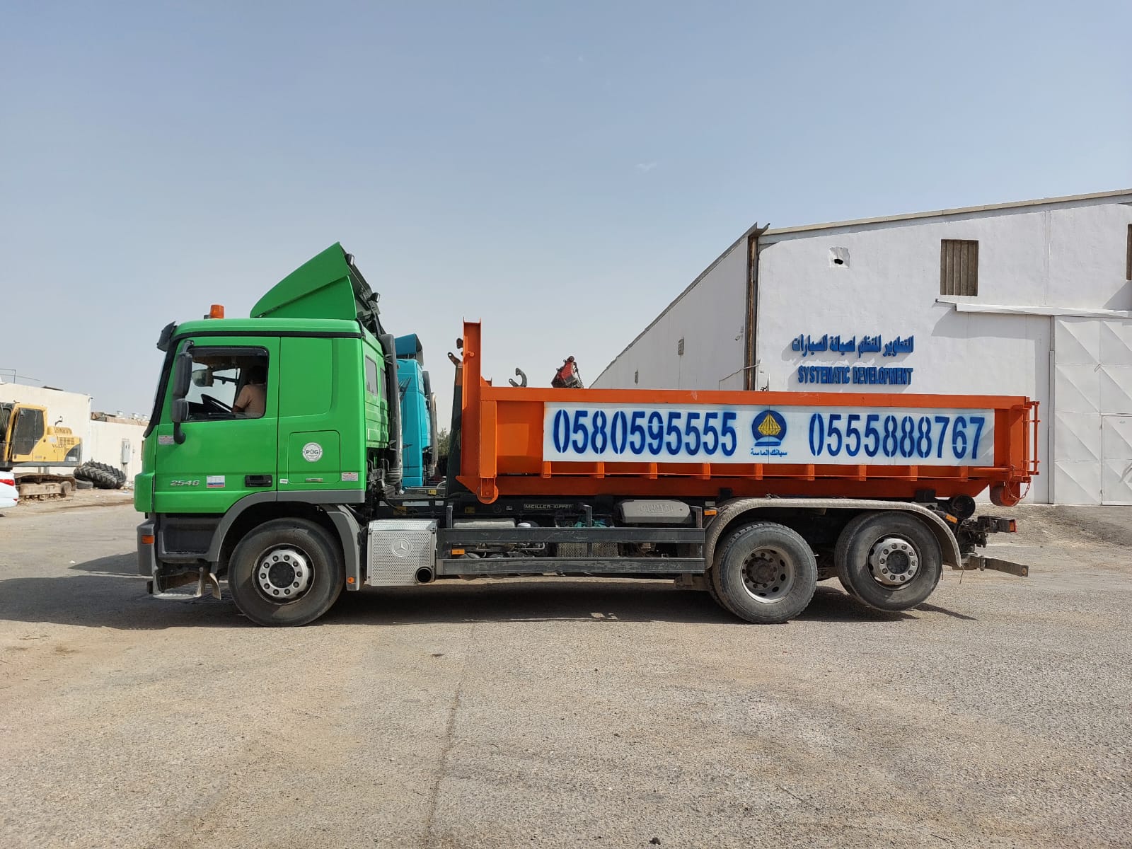 أفضل حلول تأجير حاويات نقل أنقاض في الرياض لمشاريعك الإنشائية